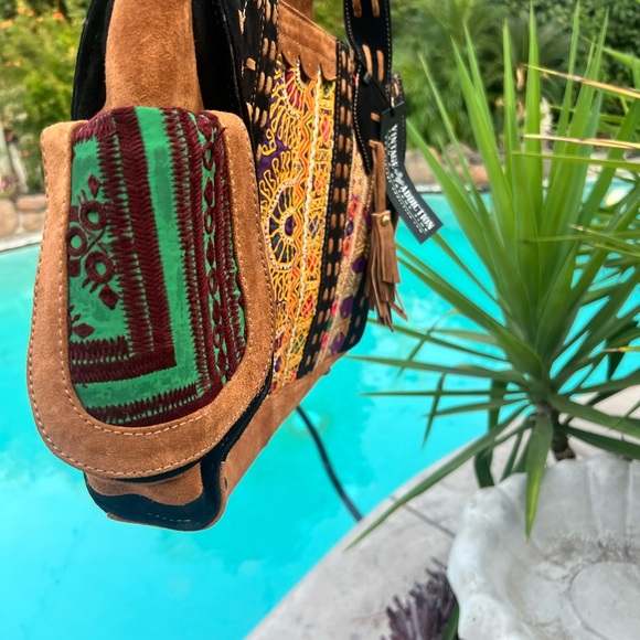 Vintage addiction suede one of a kind boho style bag. - Picture 5 of 7
